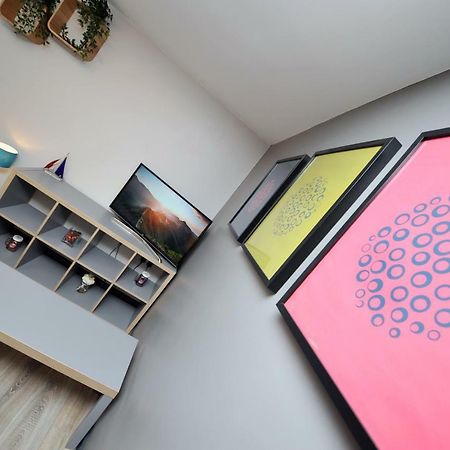 Stone'S Throw City Centre - Tv In Every Bedroom! Swansea Extérieur photo