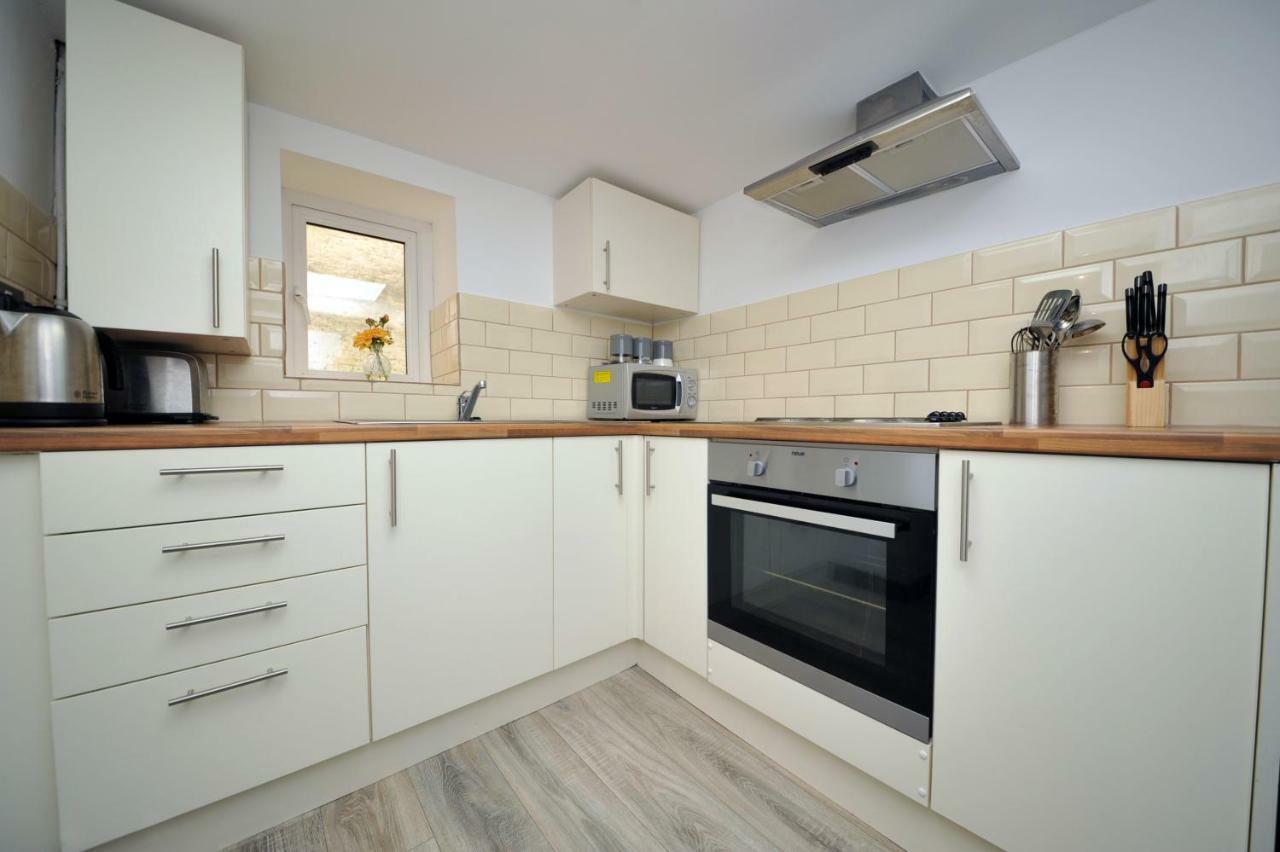 Stone'S Throw City Centre - Tv In Every Bedroom! Swansea Extérieur photo