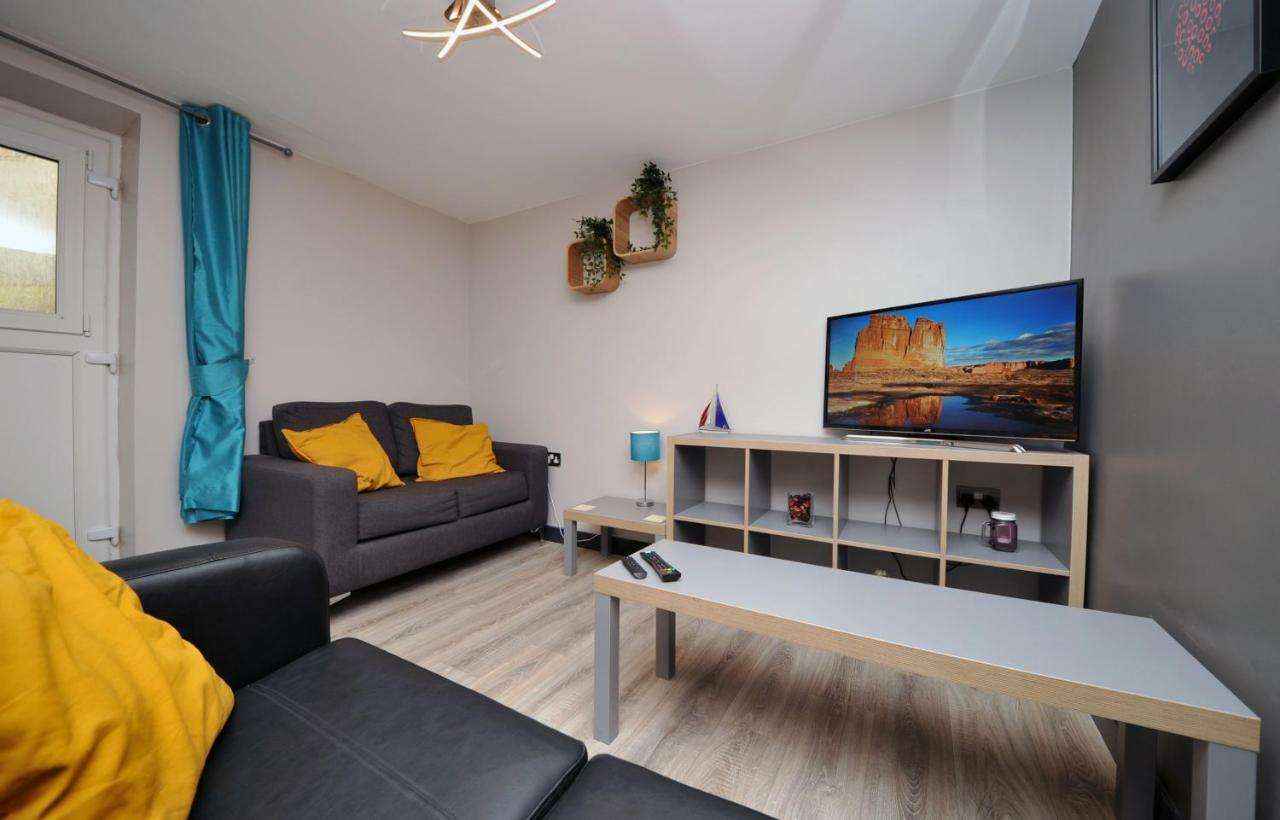 Stone'S Throw City Centre - Tv In Every Bedroom! Swansea Extérieur photo