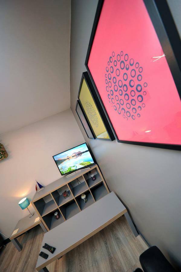 Stone'S Throw City Centre - Tv In Every Bedroom! Swansea Extérieur photo
