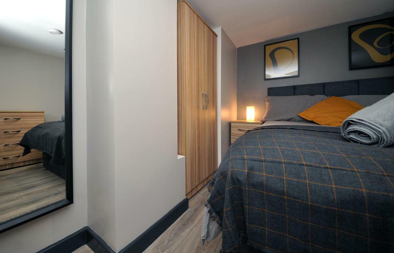 Stone'S Throw City Centre - Tv In Every Bedroom! Swansea Extérieur photo