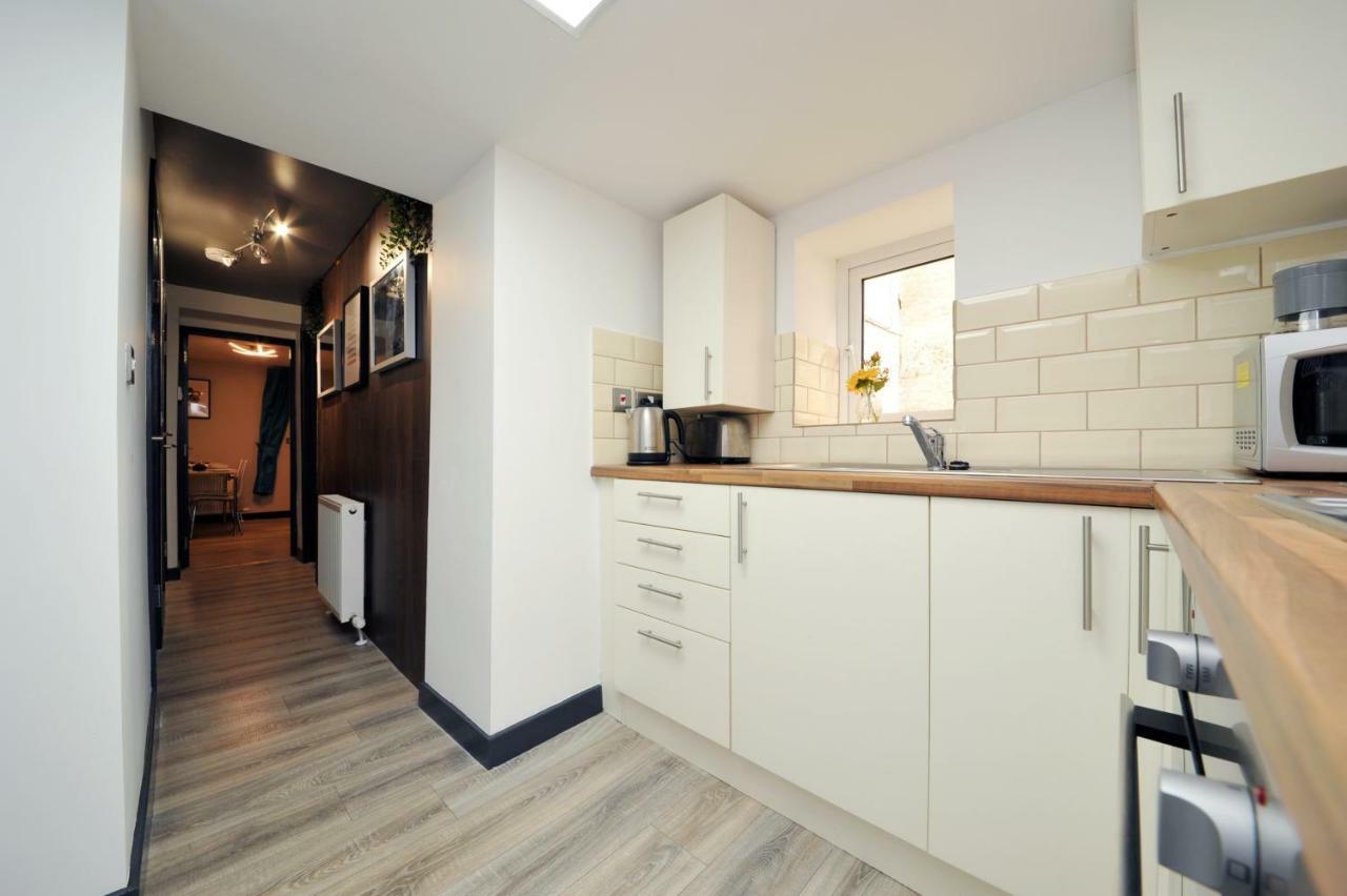 Stone'S Throw City Centre - Tv In Every Bedroom! Swansea Extérieur photo