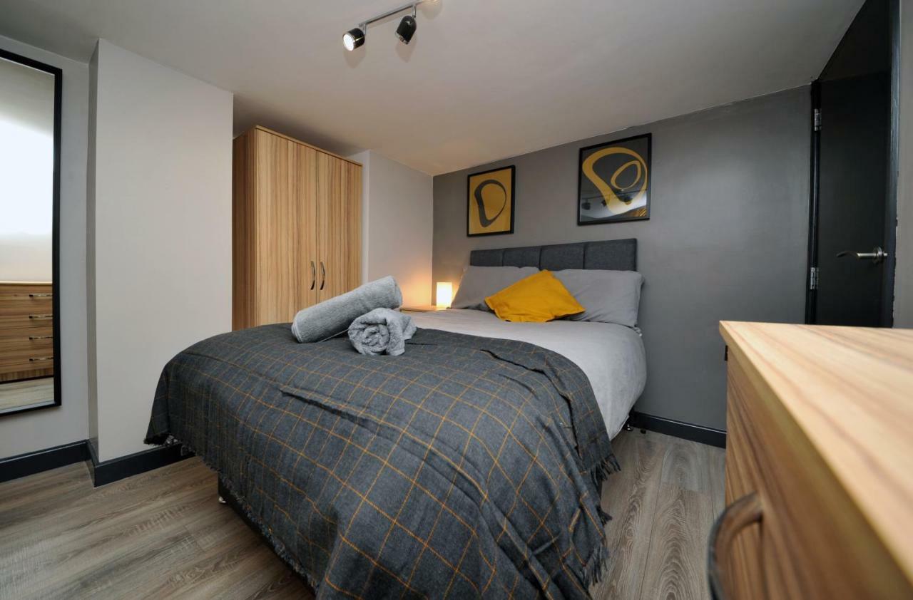 Stone'S Throw City Centre - Tv In Every Bedroom! Swansea Extérieur photo